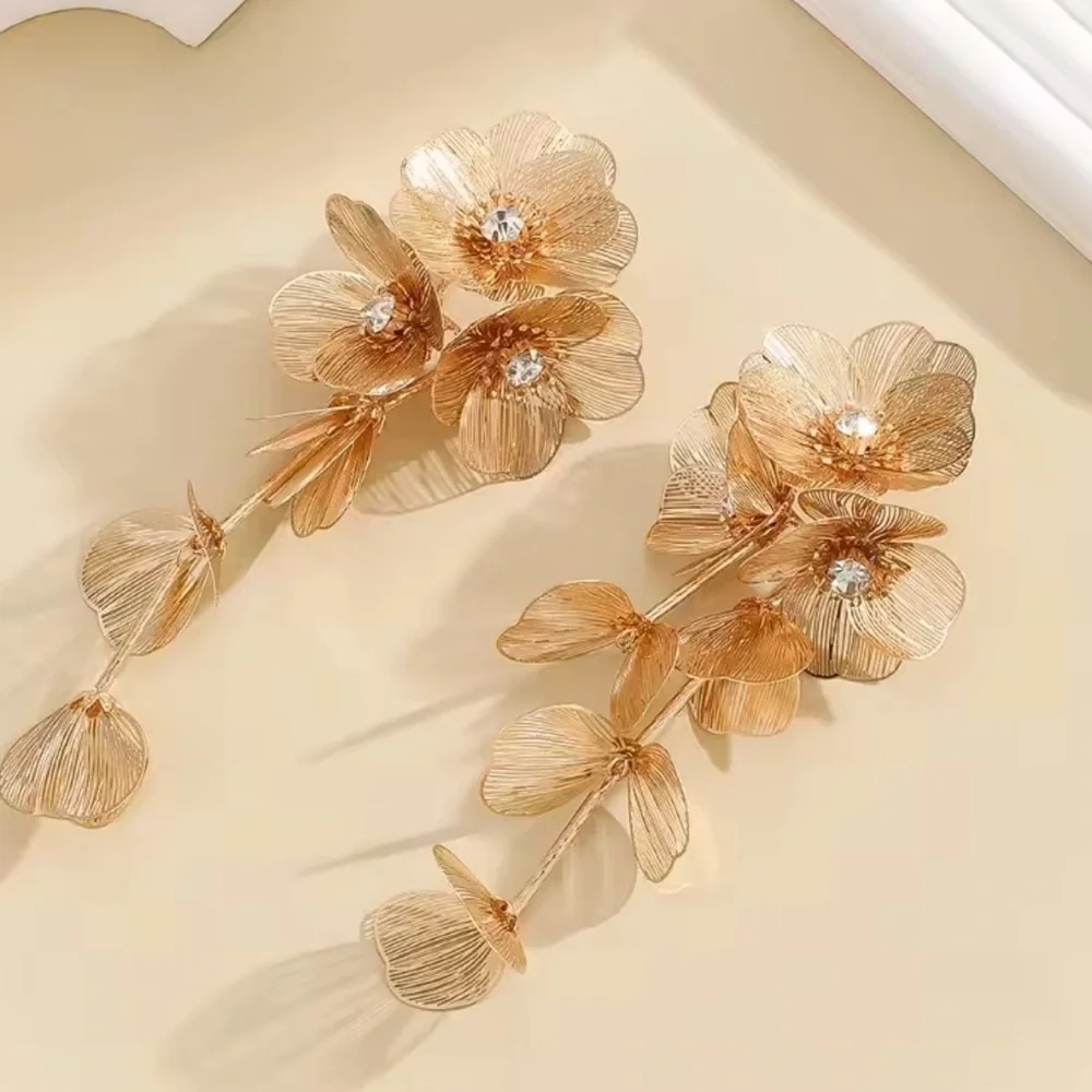 ZARA Kate Middleton Inspired Cascading Floral Earrings – Statement Elegance - Picture 4 of 6
